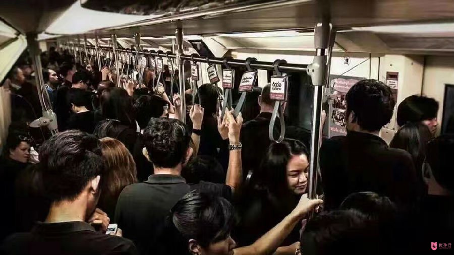 泰國試管嬰兒的姐妹注意:泰國國喪期間勿穿鮮艷衣服